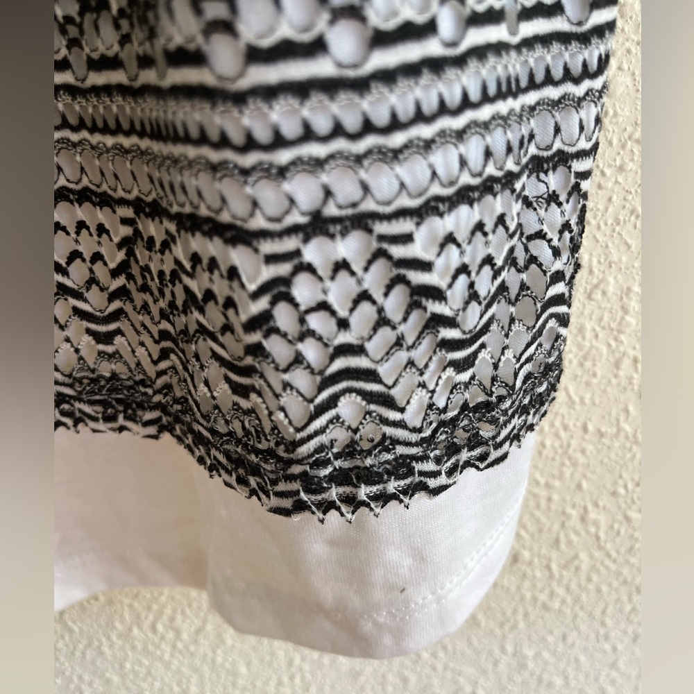 One World black and white tank - Picture 3 of 8